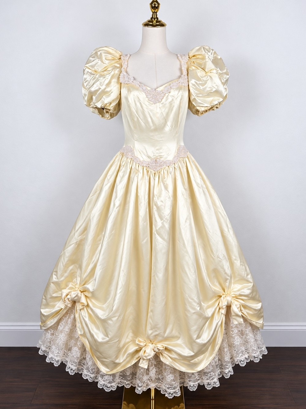 Vintage 1980s Ivory Satin Cinderella Princess Puff Sleeve Lace Bow Ball Gown M